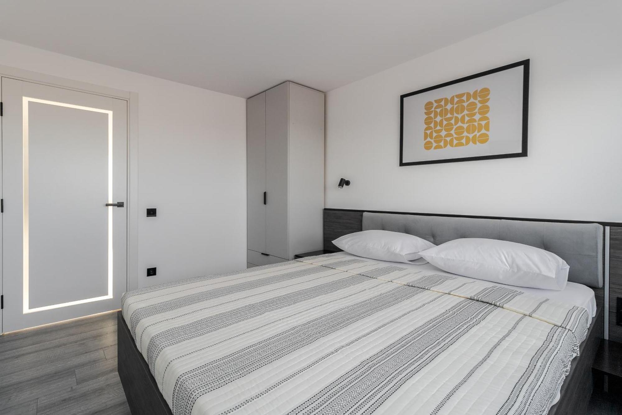 77 Views Apartments By Inshi Lviv Extérieur photo