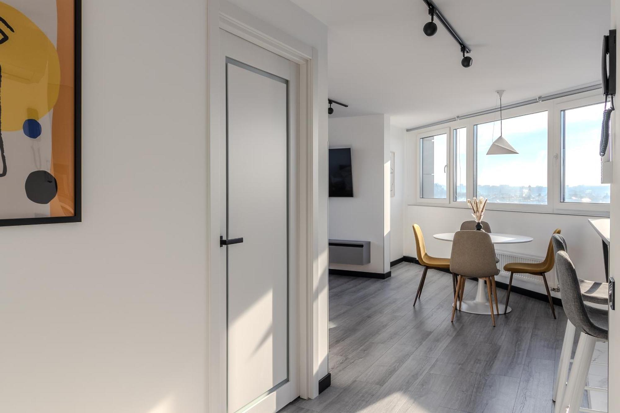 77 Views Apartments By Inshi Lviv Extérieur photo