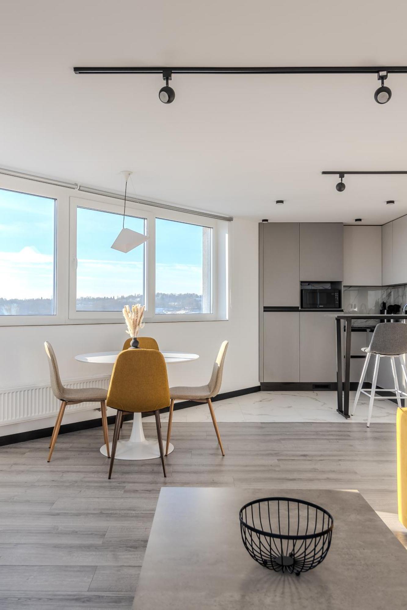 77 Views Apartments By Inshi Lviv Extérieur photo