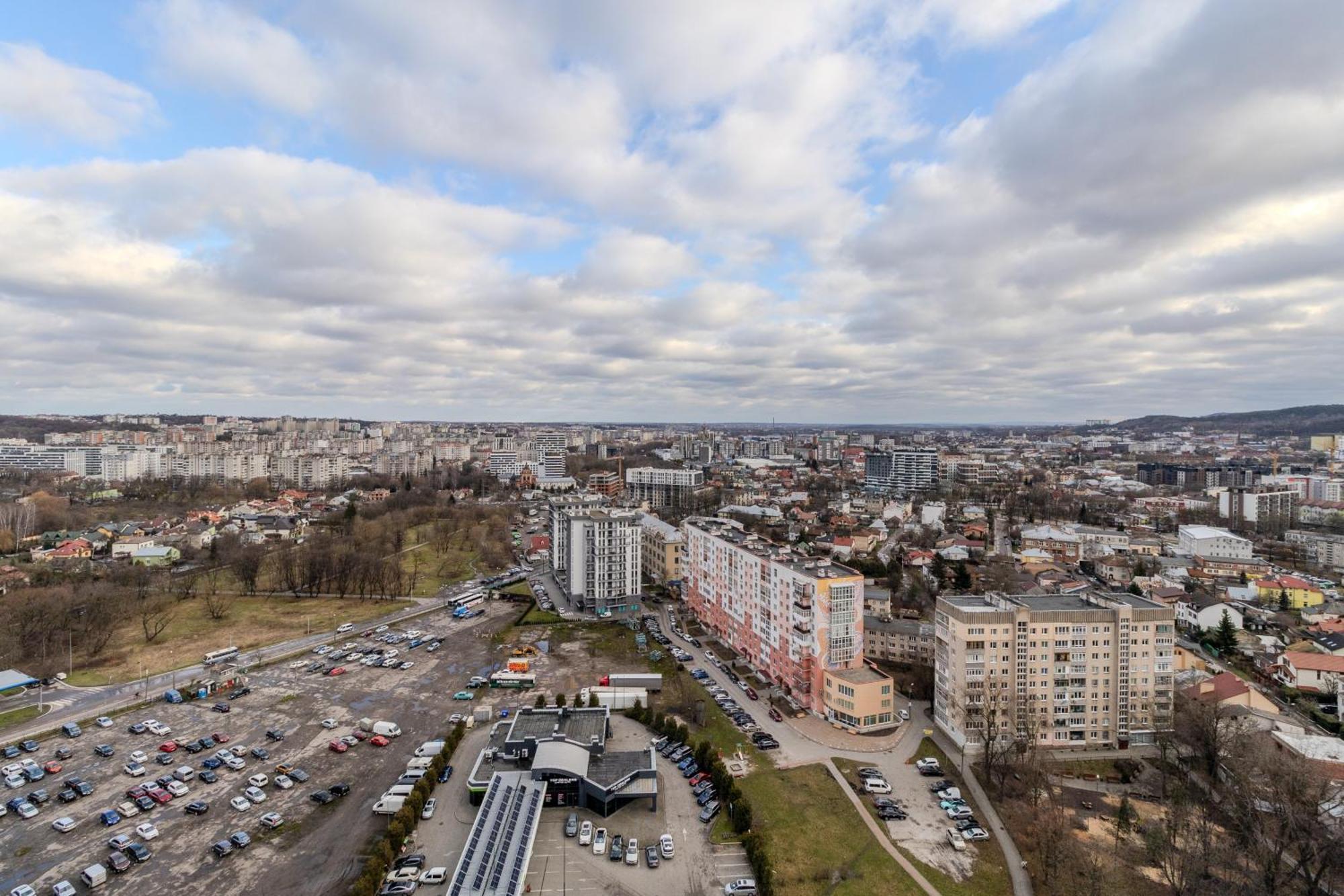 77 Views Apartments By Inshi Lviv Extérieur photo