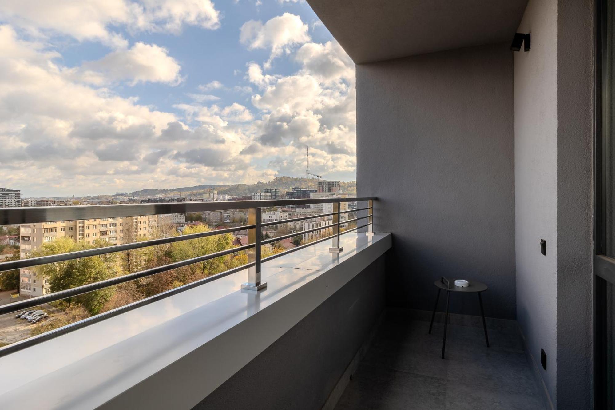 77 Views Apartments By Inshi Lviv Extérieur photo